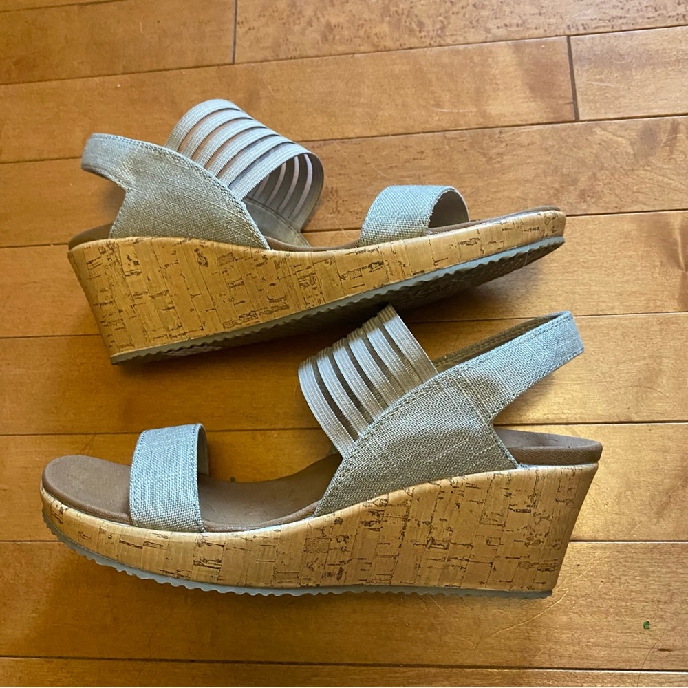 Skechers Size 9 Beverlee Smitten Wedge Slingbacks Luxe Foam Taupe Wedge Sandals